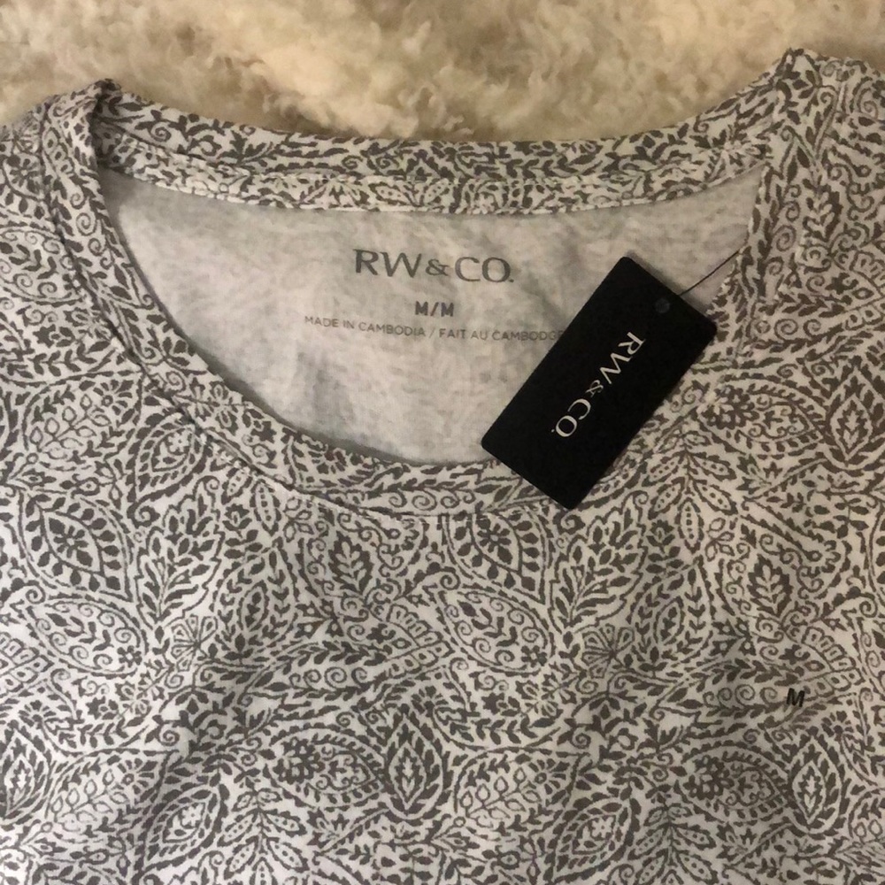 Pattern mens RW&CO t-shirt, NWT white and sage colors